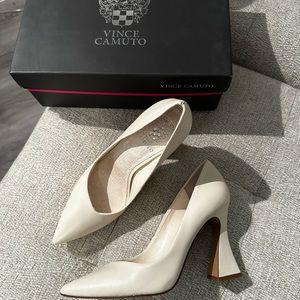 Vince Camuto VC-Akenta  Heels
